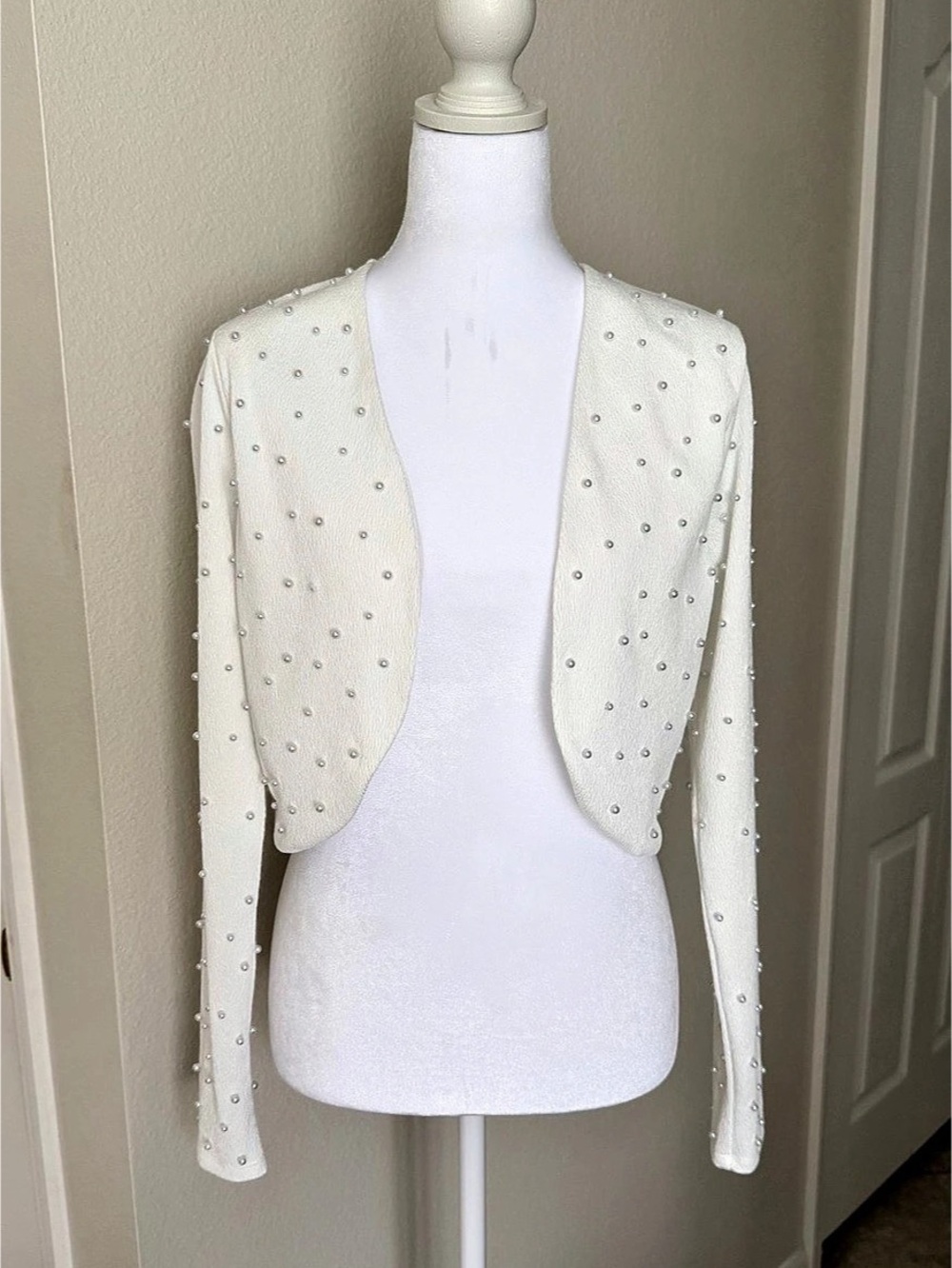 Windsor Embellished Bolero Jacket in White Large Like New
